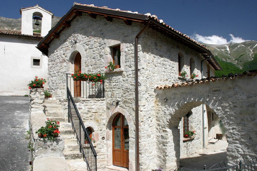B&B Cascina Dell'Orso Castelsantangelo sul Nera Exterior foto